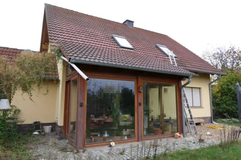 Einfamilienhaus mit Carport, Garage und Gartenhaus in Neuhausen/Spree OT Haasow — Bild 2