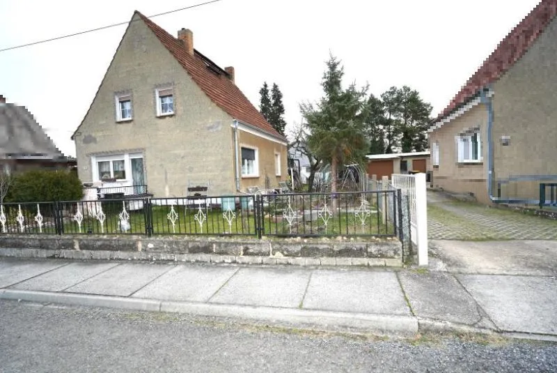 Einfamilienhaus mit Nebengebäude in Döbern — Bild 2