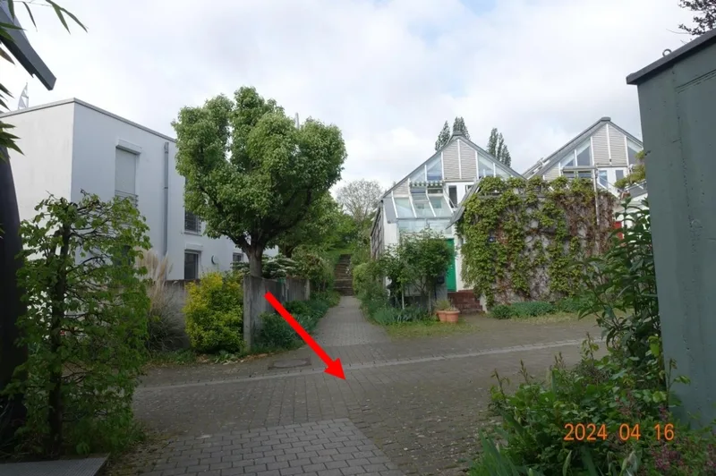 Reihenendhaus mit Stellplatz im Freien und in der Tiefgarage in Stuttgart — Bild 2