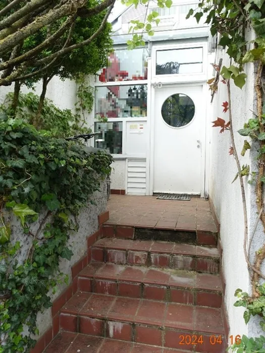 Reihenendhaus mit Stellplatz im Freien und in der Tiefgarage in Stuttgart — Bild 3
