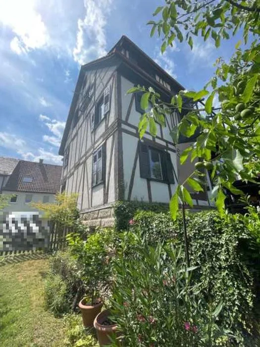 Wohnhaus mit Einliegerwohnung in Stuttgart — Bild 2
