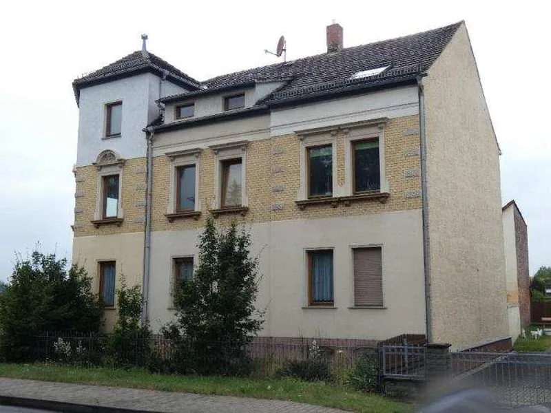 Mehrfamilienhaus mit Nebengebäude in Elsteraue OT Reuden — Bild 3