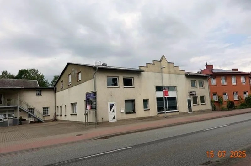 Wohnhäuser und Werkstattgebäude in Friedland — Bild 2