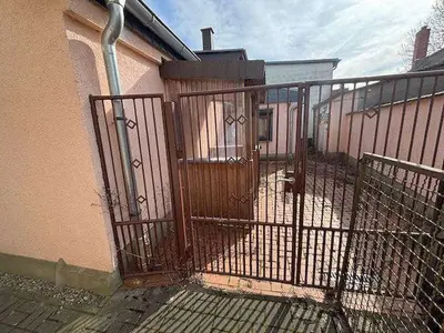 Einfamilienhaus (Doppelhaushälfte) mit 2 Garagen in Siedenbollentin
