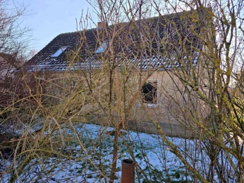 Einfamilienwohnhaus mit Nebengebäudein Neverin in Neverin — Bild 2