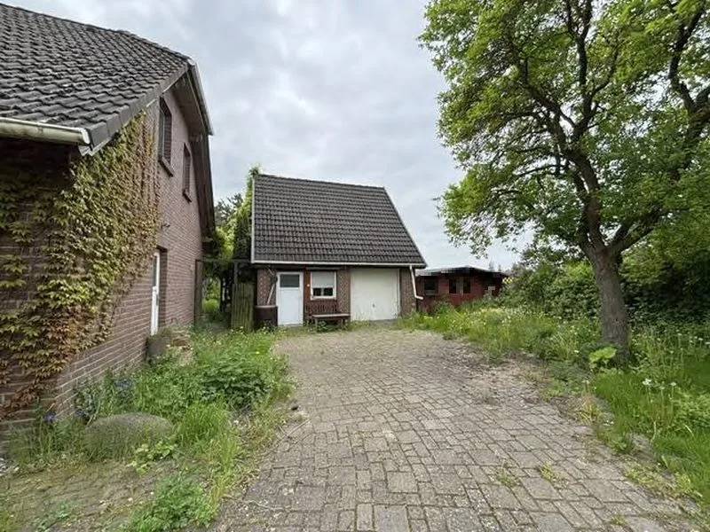 Einfamilienhaus mit 2 Nebengebäuden in Neetzka — Bild 2
