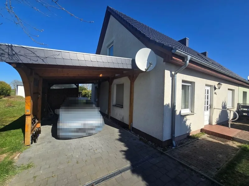 Einfamilienwohnhaus (Doppelhaushälfte) mit Nebengebäuden in Groß Teetzleben