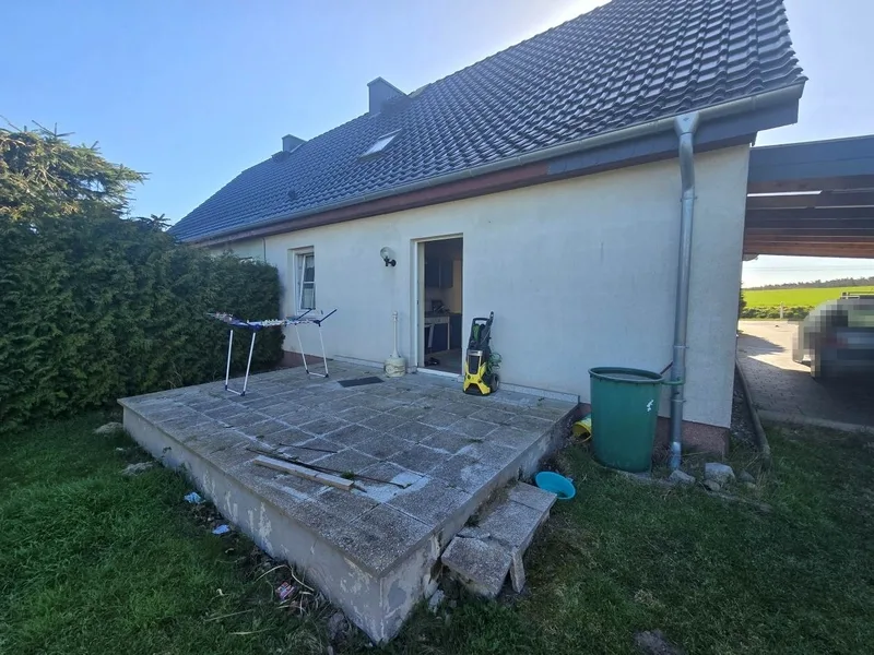 Einfamilienwohnhaus (Doppelhaushälfte) mit Nebengebäuden in Groß Teetzleben — Bild 2