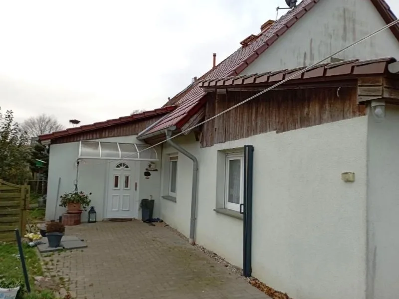 Einfamilienhaus (Doppelhaushälfte) mit Nebengebäuden in Blankenhof — Bild 2