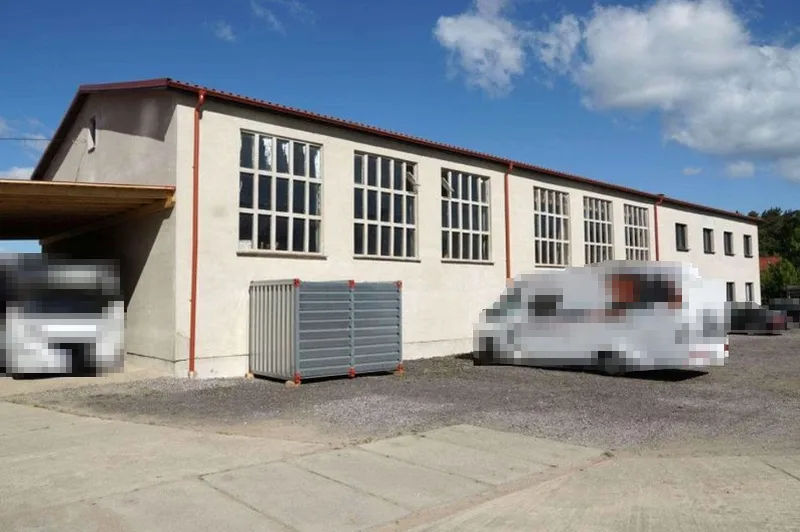 Einfamilienhaus mit 2 Garagenhallen in Malchow — Bild 2