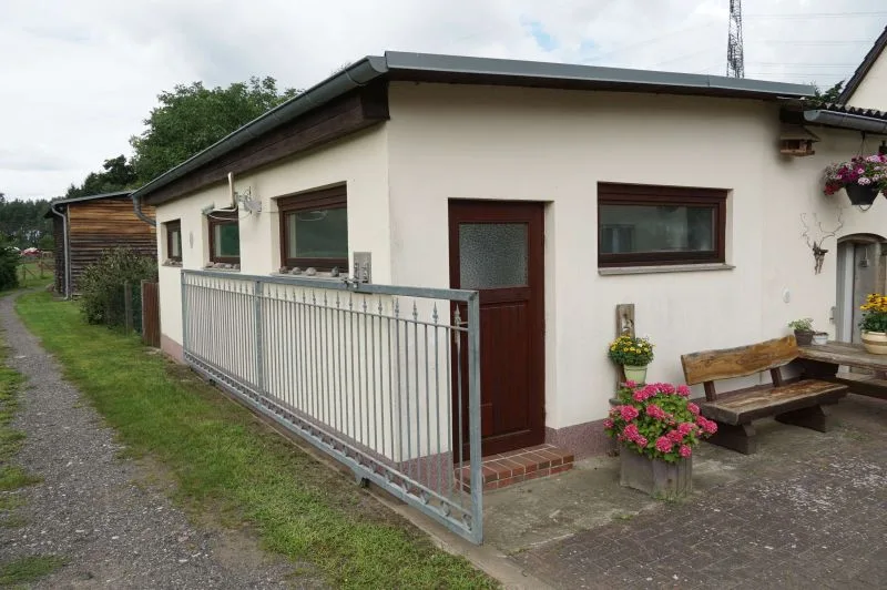 Einfamilienwohnhaus mit Nebengebäuden in Silz — Bild 3