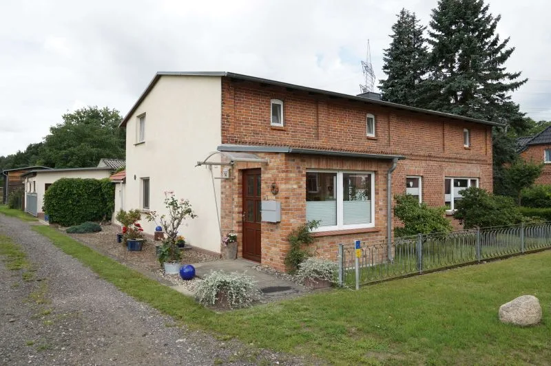 Einfamilienwohnhaus mit Nebengebäuden in Silz — Bild 2