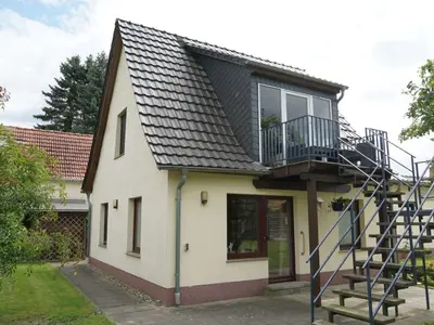 Einfamilienwohnhaus mit Nebengebäuden in Silz
