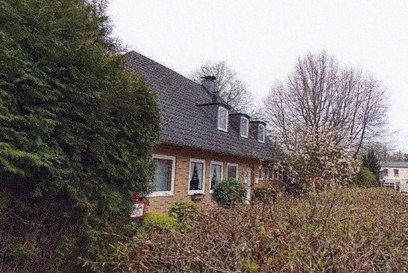 Wohnhaus mit 3 Wohneinheiten und Doppelcarport (Garage) in Elmshorn — Bild 2