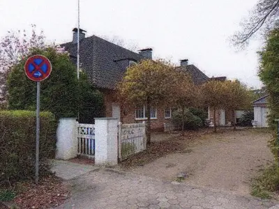 Wohnhaus mit 3 Wohneinheiten und Doppelcarport (Garage) in Elmshorn