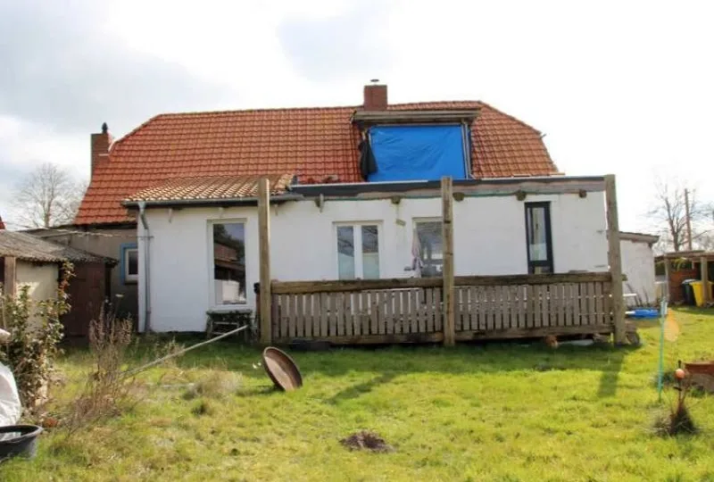 Teilmodernisiertes Einfamilienhaus mit Nebenanlagen in Alt Bukow OT Bantow — Bild 2