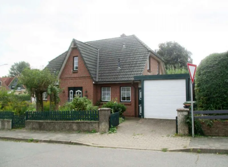 Einfamilienhaus mit Garage und Carport in Schleswig — Bild 3