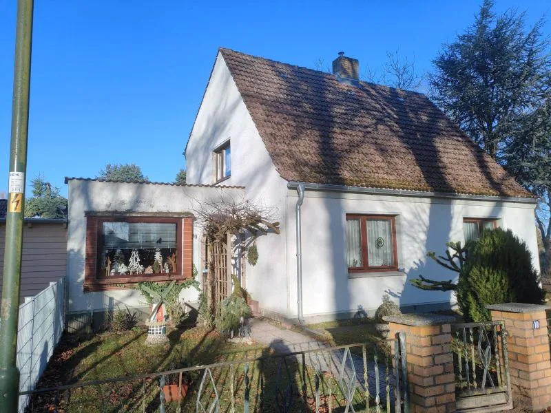 Mit einem Teil des Wohnhauses mit Nebengelasses bebautes Grundstück in Tribsees — Bild 2