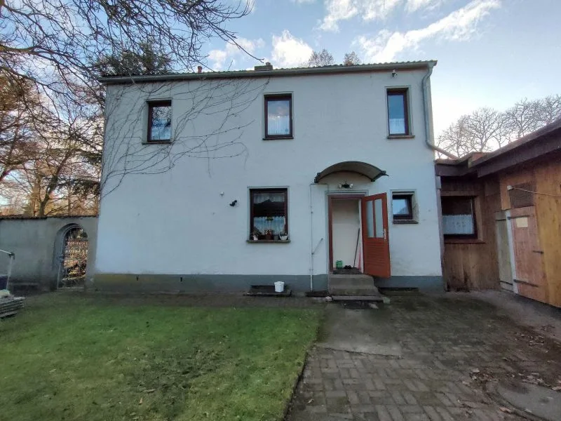 Mit einem Teil des Wohnhauses mit Nebengelasses bebautes Grundstück in Tribsees — Bild 3