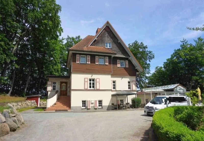 Hotel garni mit 3 Ferienhäusern und Nebengebäuden im Ostseebad Sellin in Ostseebad Sellin — Bild 2
