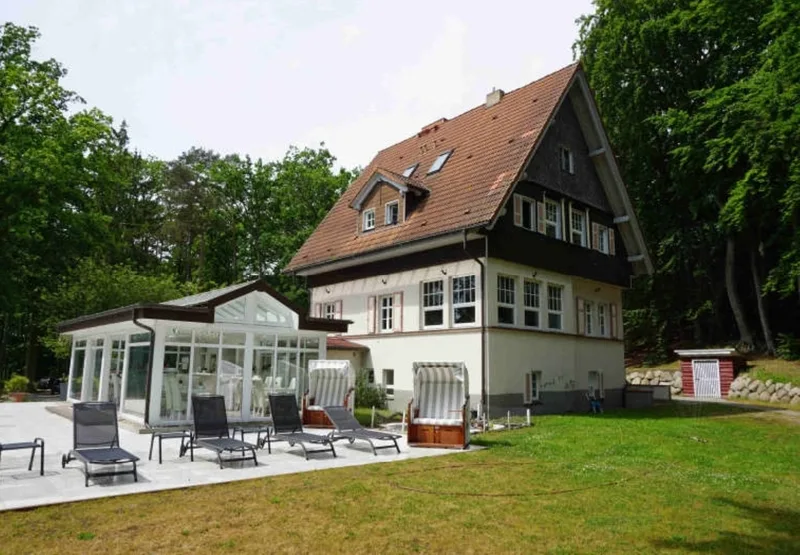 Hotel garni mit 3 Ferienhäusern und Nebengebäuden im Ostseebad Sellin in Ostseebad Sellin — Bild 3