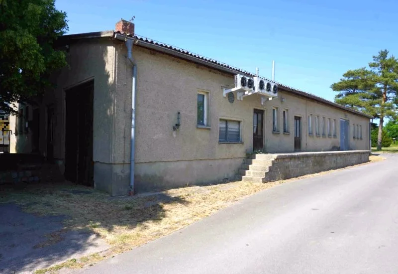 Gewerbegebäude mit Verkaufsstelle in Saal — Bild 3