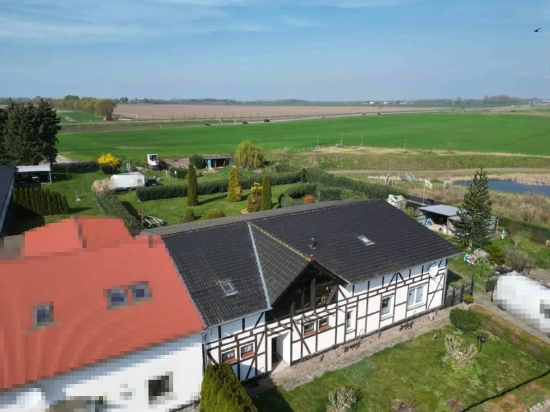 Zweifamilienwohnhaus mit Nebengebäude in Altefähr — Bild 3