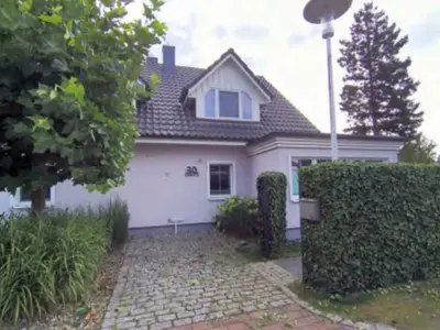 Wohnhaus mit 2 Ferienwohnungen im Ostseebad Zingst in Ostseebad Zingst