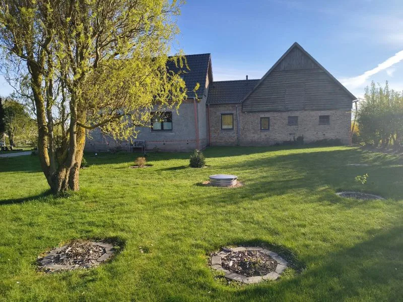 Wohnhaus mit Nebengelass in Niepars OT Duvendiek — Bild 2