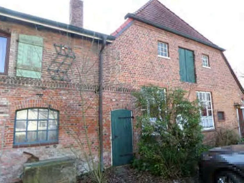 Wohnhaus, Werkstattgebäude, 2 Garagen und Zuwegung in Quickborn