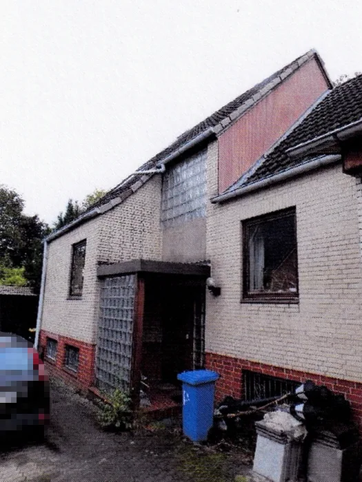 Wohnhaus mit 2 Wohneinheiten und Nebengebäuden