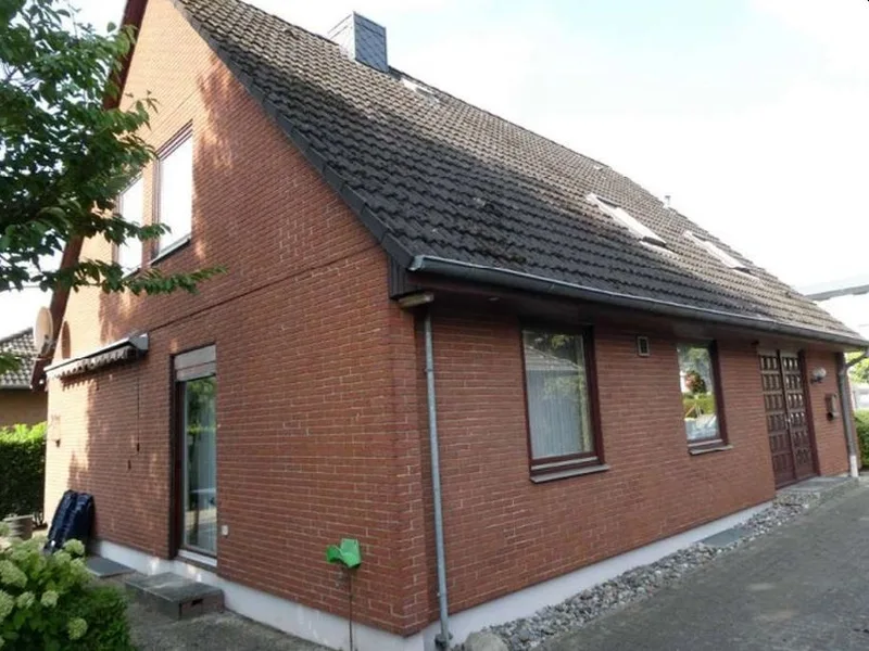 Einfamilienhaus mit Carport und Schuppen in Bad Oldesloe — Bild 3