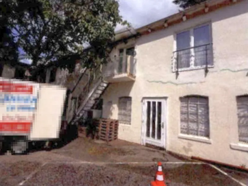 Bürogebäude, 3 Lagergebäude und 19 Garagen in Hamburg — Bild 3