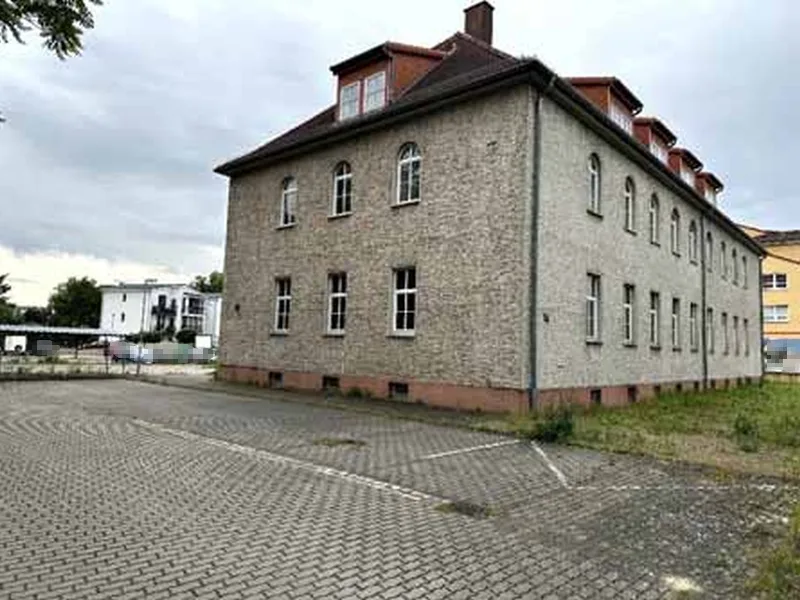 Bürogebäude und Verkehrsfläche in Oranienburg — Bild 3
