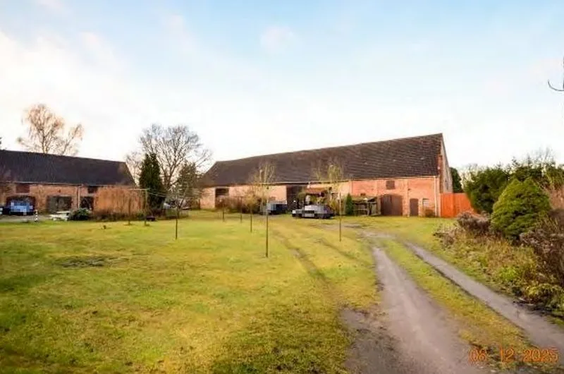 Ehem. landwirtschaftlich genutzter Dreiseitenhof in Fürstenberg/Havel OT Altthymen — Bild 3