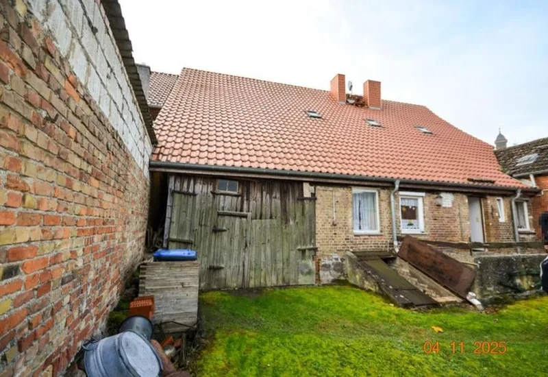 Zweifamilienhaus mit 2 Nebengebäuden in Nordwestuckermark OT Fürstenwerder — Bild 2