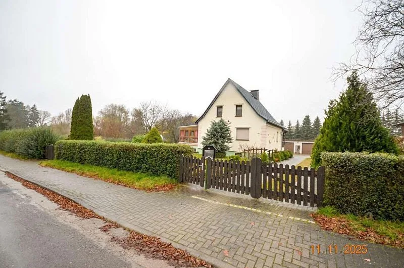 Einfamilienhaus mit Doppelgarage und Einzelcarport in Mittenwalde