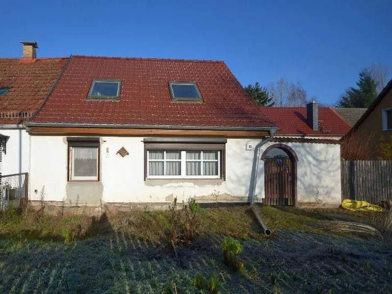 Doppelhaushälfte mit Nebengebäuden in Walsleben — Bild 2