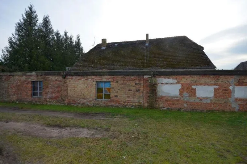 Einfamilienhaus mit Nebengebäude und Landwirtschafts-/Waldfläche in Dreetz — Bild 3