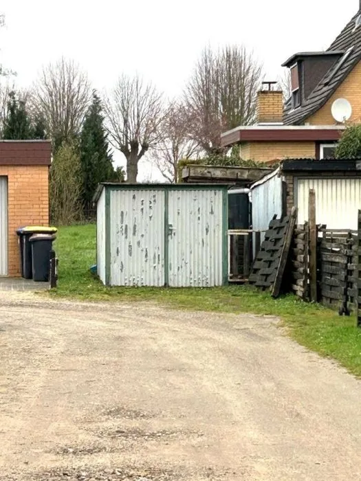 Wohnhaus mit Nebengebäuden und Baulandteilfläche in Altenmedingen