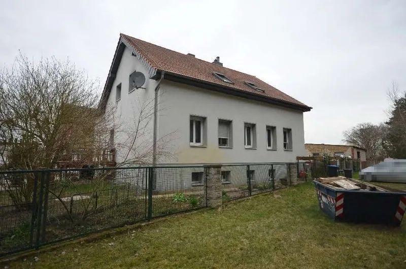 Einfamilienhaus mit Nebengebäuden in Kremmen OT Hohenbruch