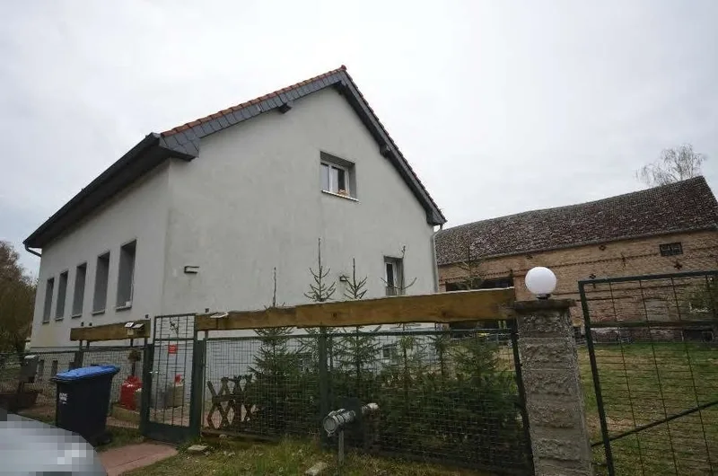 Einfamilienhaus mit Nebengebäuden in Kremmen OT Hohenbruch — Bild 2
