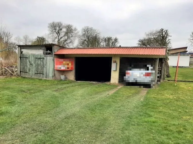 Zweifamilienhaus mit Nebengebäude und Carport in Schwedt OT Felchow