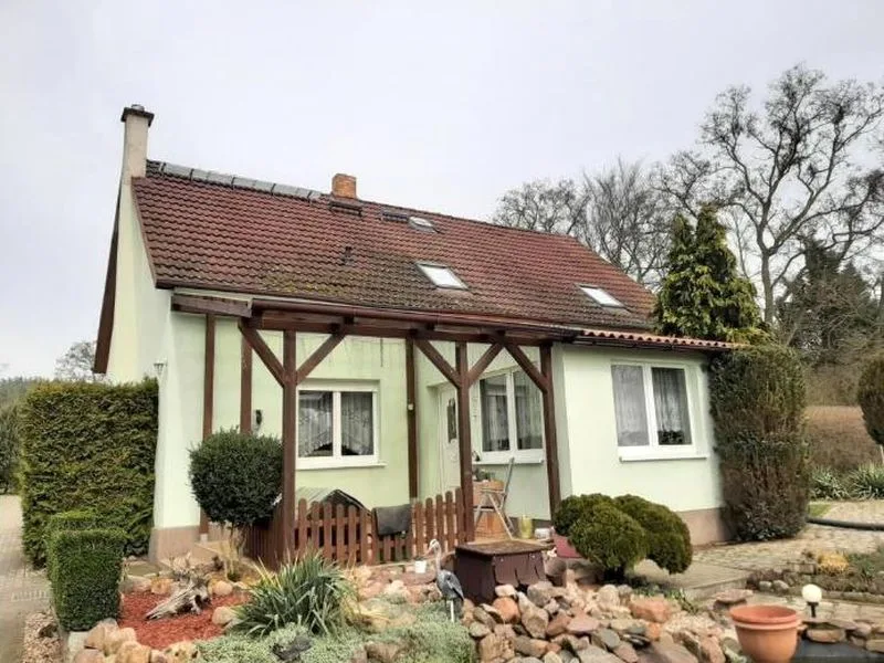 Einfamilienhaus mit Nebengebäuden in Gartz (Oder)