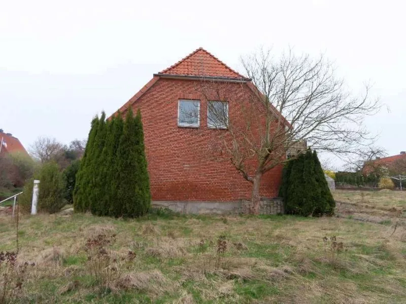 Zweifamilienhaus mit Garage in Barum — Bild 2