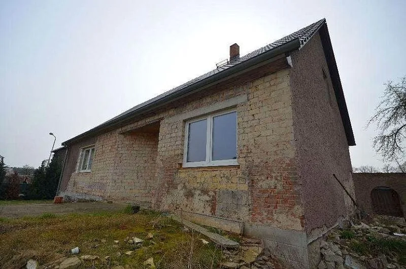 Einfamilienhaus und Nebengebäude in Dreetz