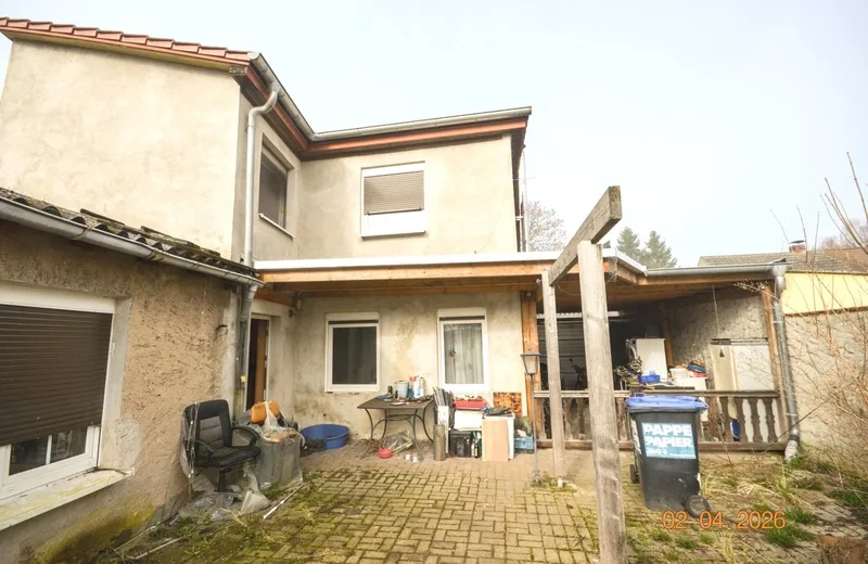 Einfamilienhaus (Doppelhaushälfte) mit Nebengebäuden in Sonnenberg OT Schulzendorf