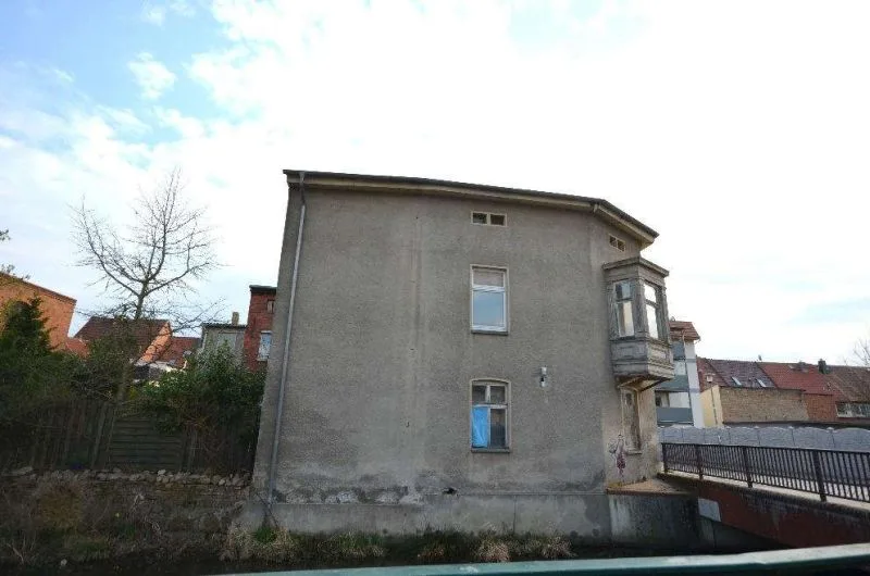 Wohn-/Geschäfts- und Nebengebäude (teilweise eingestürzt) in Pritzwalk — Bild 2