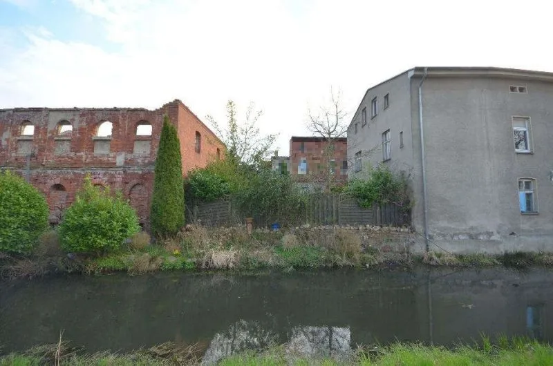 Wohn-/Geschäfts- und Nebengebäude (teilweise eingestürzt) in Pritzwalk — Bild 3