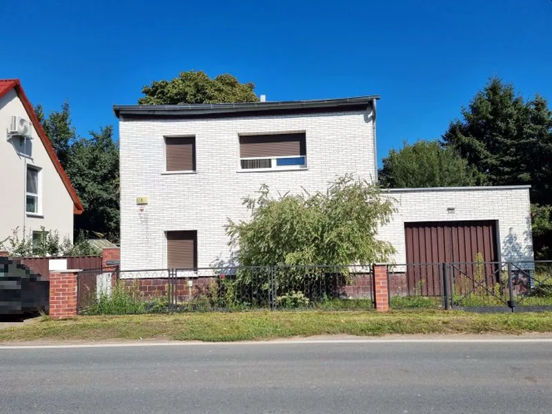 Wohnhaus mit Garage und Nebengelass in Oranienburg OT Schmachtenhagen — Bild 2